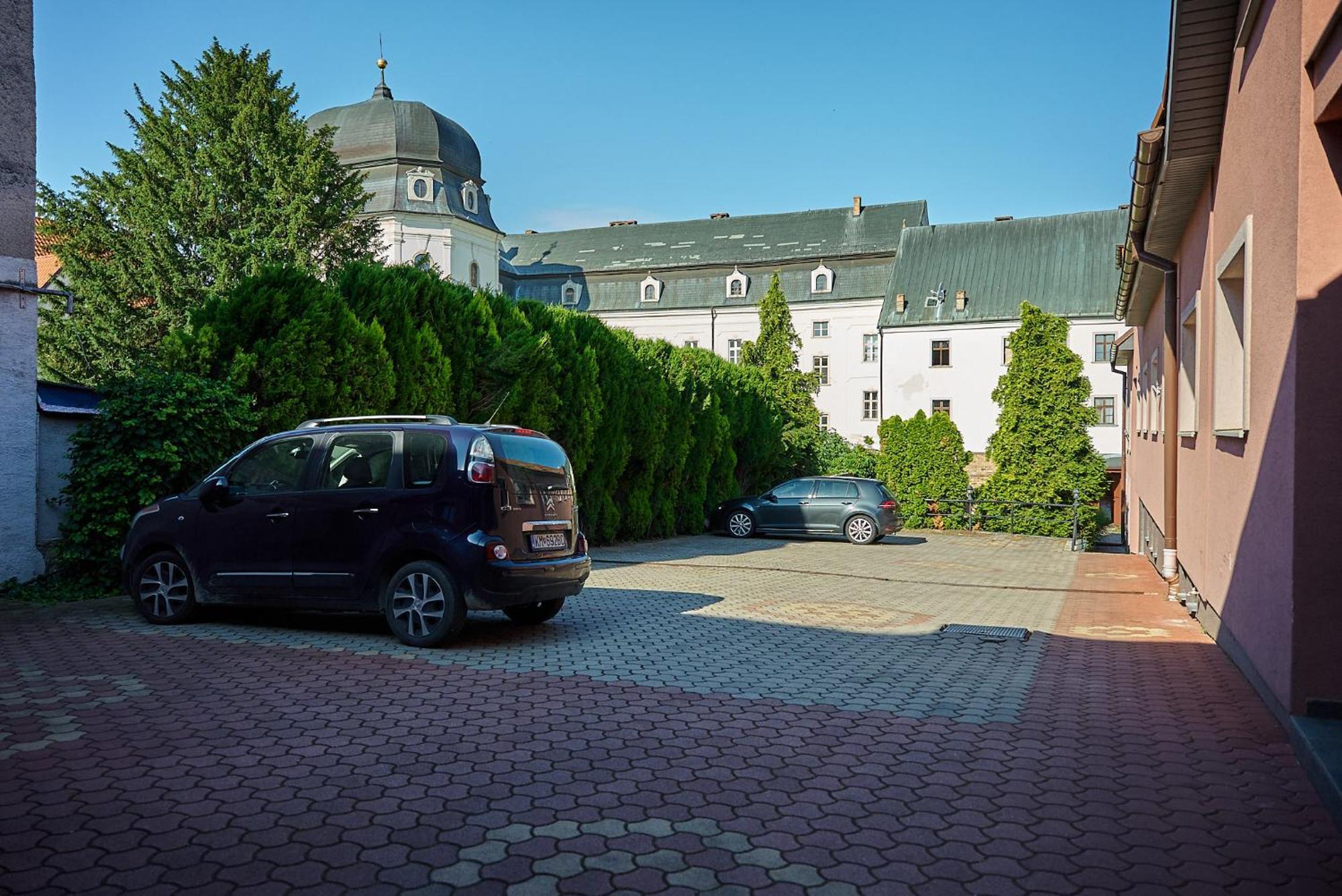 Dependance Patriot Trnava Hotel Exterior foto
